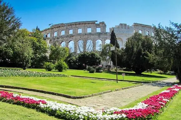 Glorija * Pula